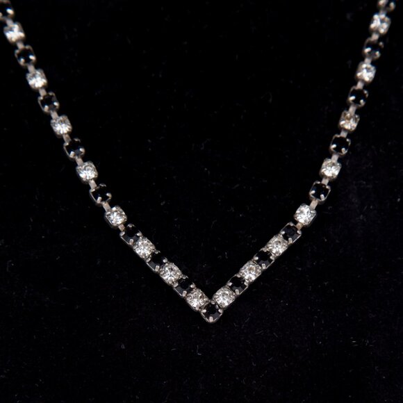 VINTAGE 1980's BLACK AND SILVER RHINESTONE EARRING AND NECKLACE SET - Picture 5 of 13